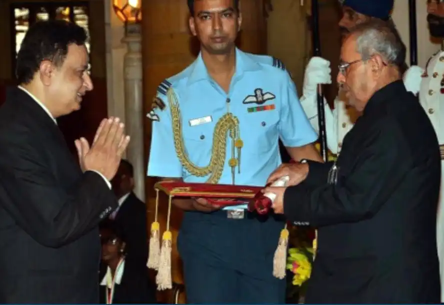 Dr. Rajesh Kumar, Executive Director, SPYM receiving National Award from President Shri. Pranab Mukherjee